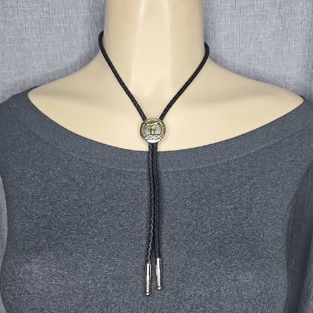 VINTAGE STEER WITH BOBED WIRE DETAIL BOLO WESTERN TIE